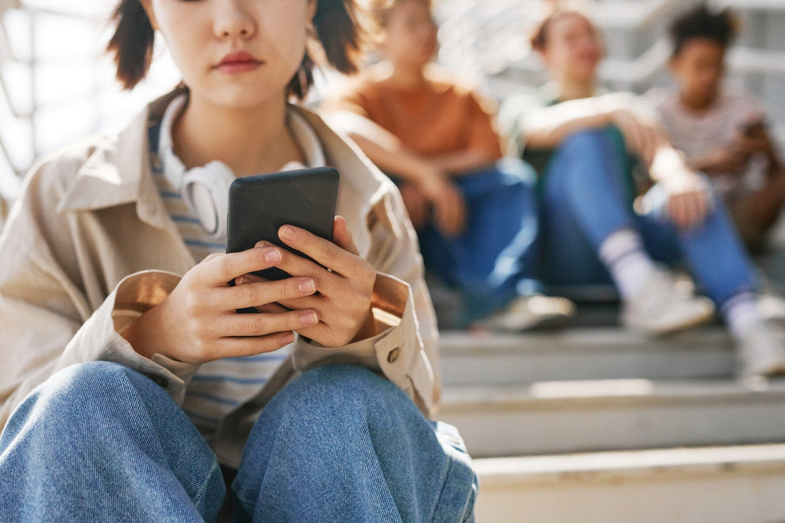 Screen Time & Anxiety in Teens: How it Really Impacts Your Teenager's Behavior